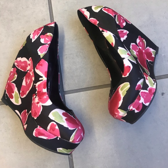 Shoes - Picture 1 of 1